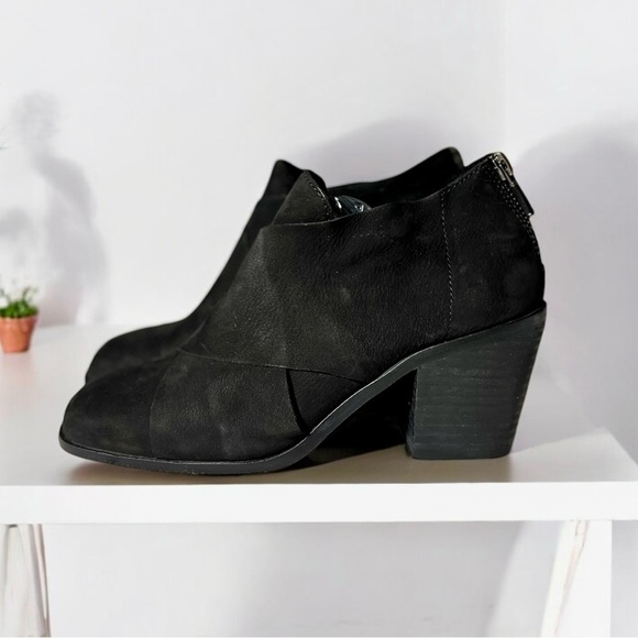 🌻NEW Eileen Fisher Irwin Black Suede Crossover Wrap Front Bootie Women's Size 5 - Picture 1 of 10